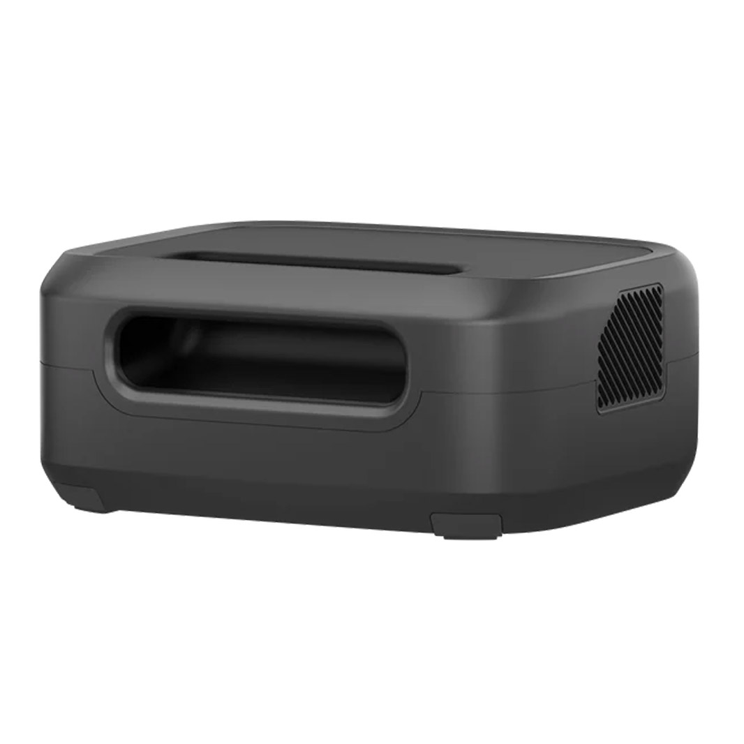 EcoFlow River 3 tampak belakang dengan handle untuk memudahkan dibawa bepergian.