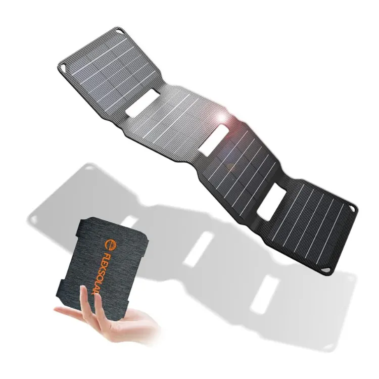 FlexSolar E10 Mini dengan output 10 Watt dan bisa dilipat kecil.